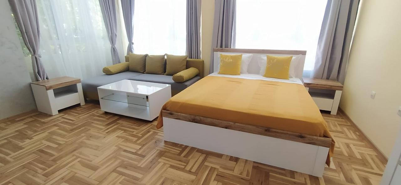 Studios Near To Burgas Free University Esterno foto