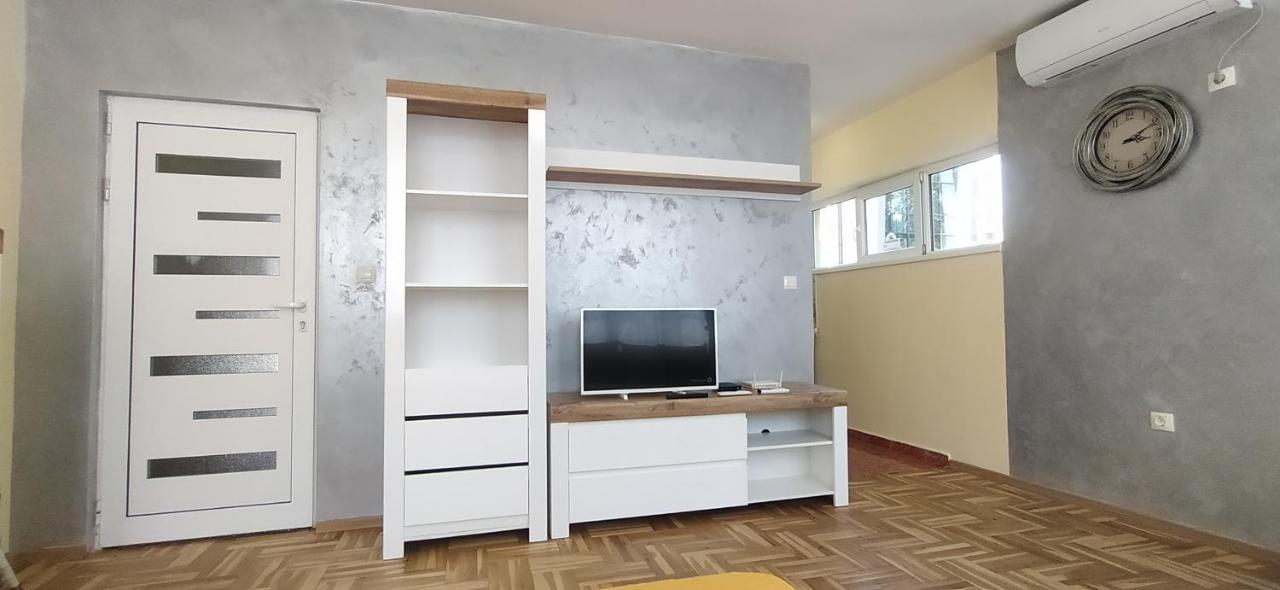Studios Near To Burgas Free University Esterno foto