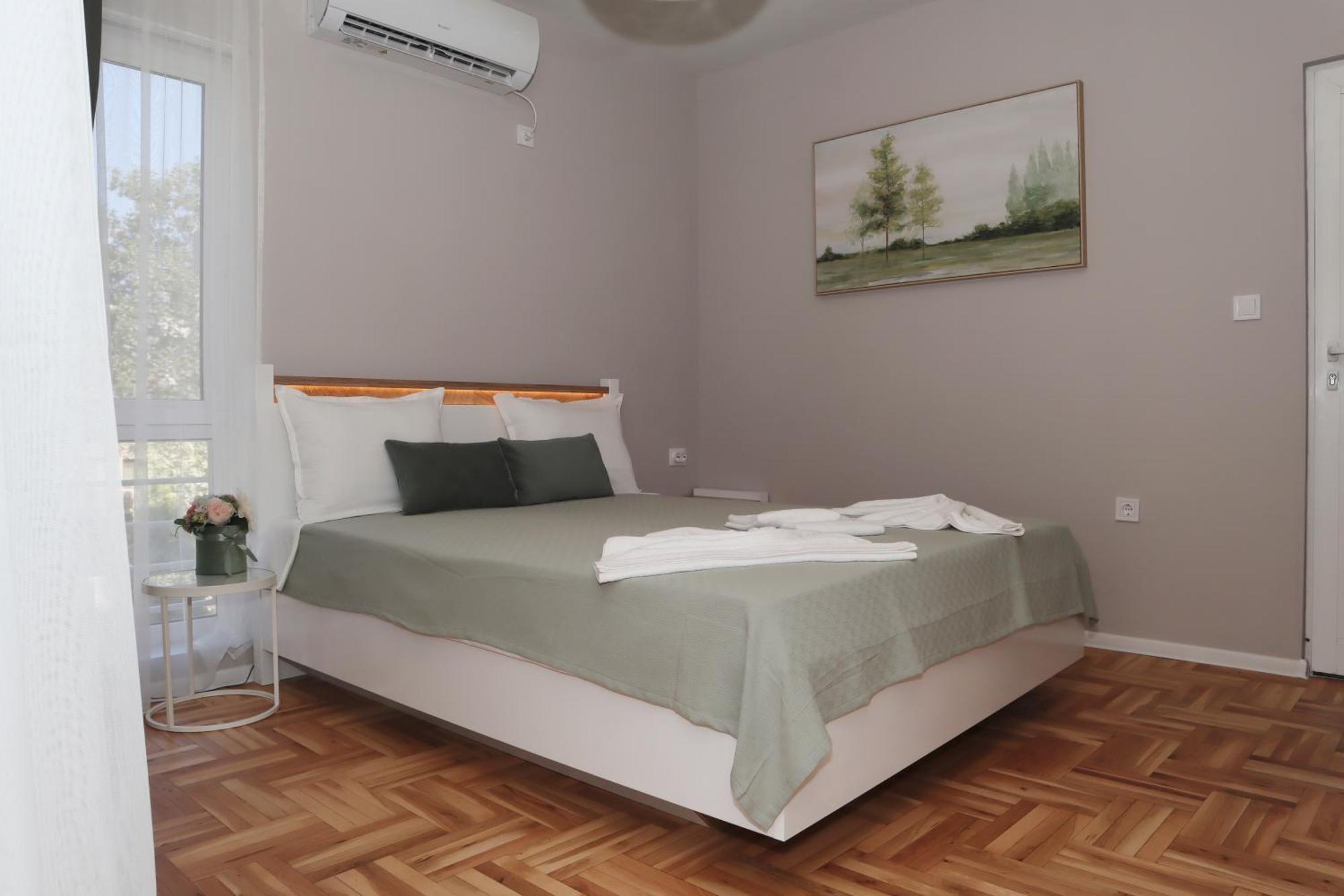 Studios Near To Burgas Free University Esterno foto