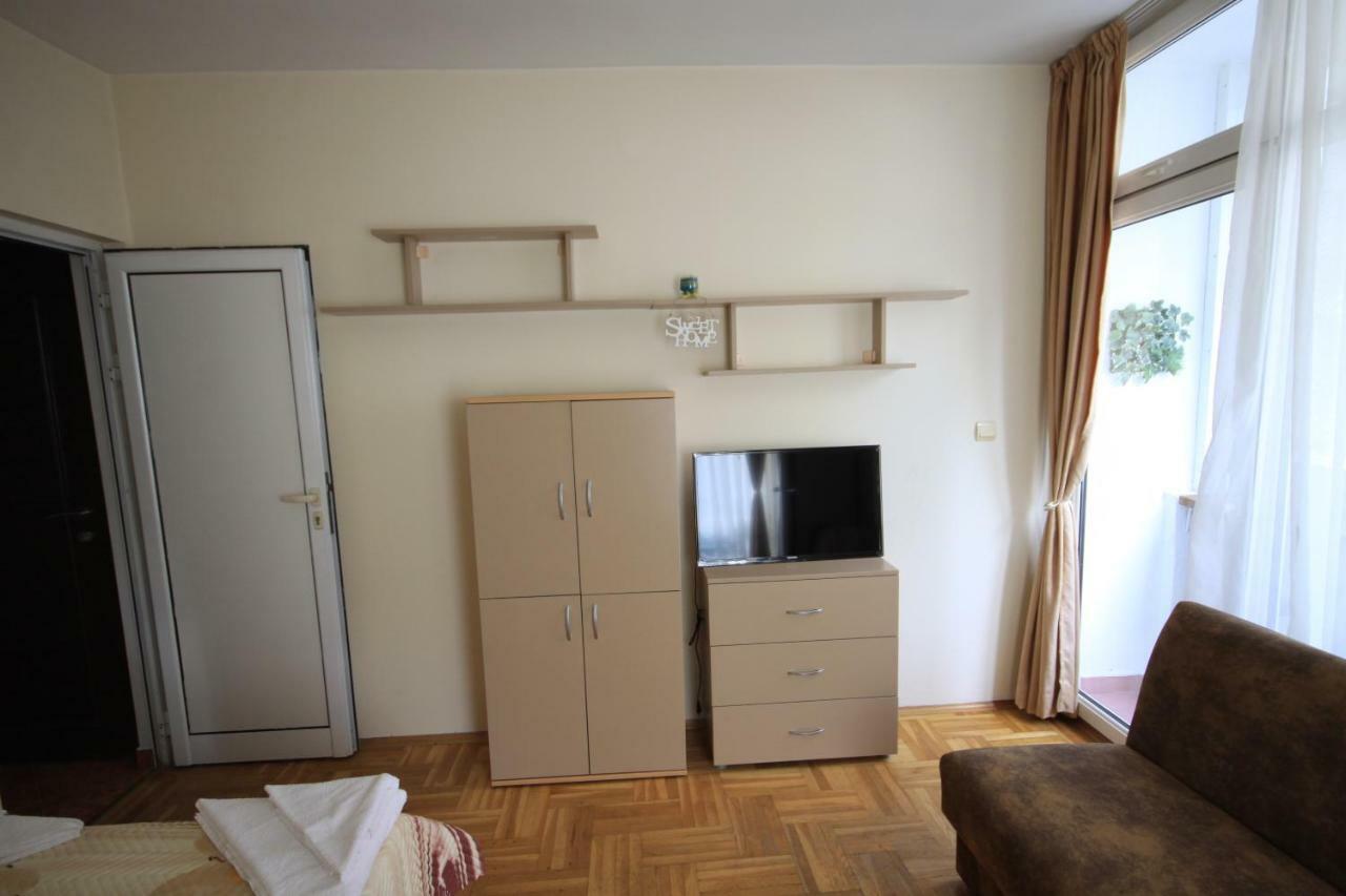 Studios Near To Burgas Free University Esterno foto