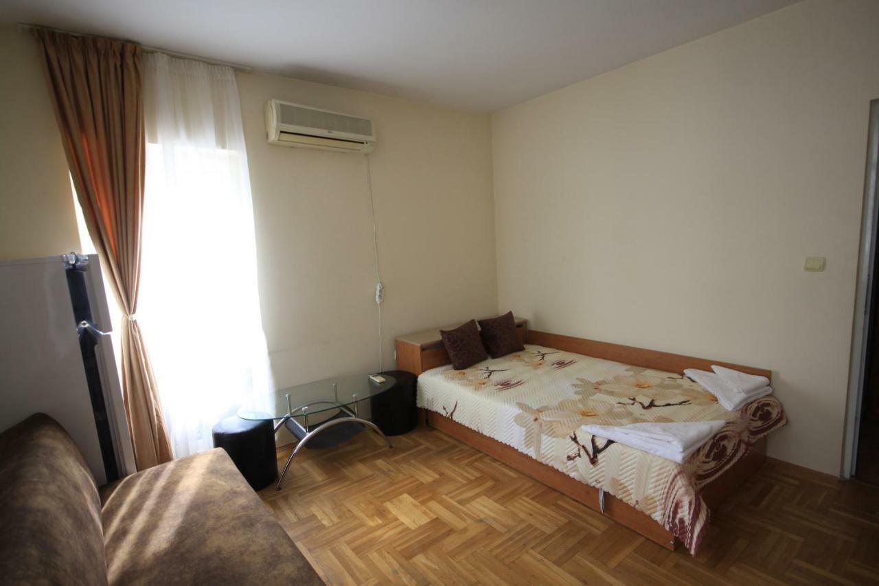 Studios Near To Burgas Free University Esterno foto