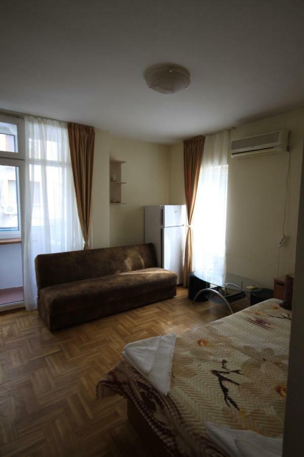Studios Near To Burgas Free University Esterno foto